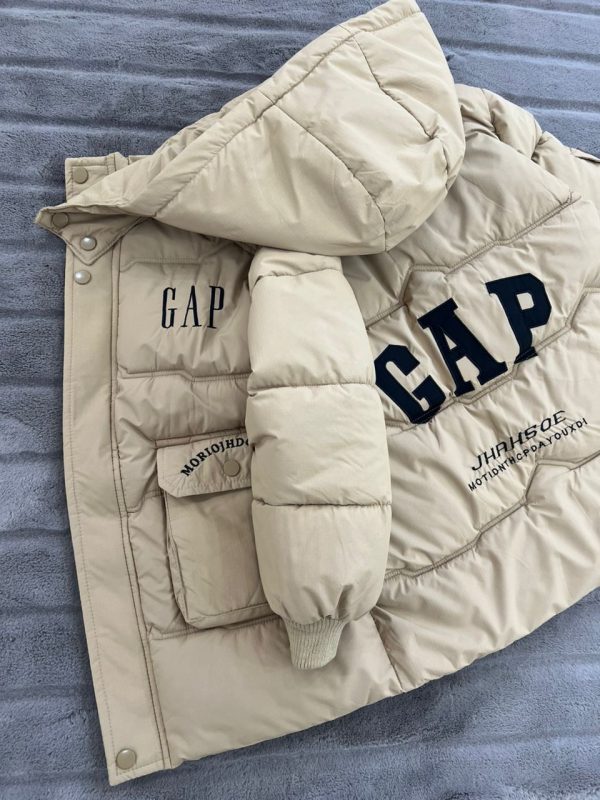 كاپشن پسرانه قواره بزرگ طرح GAP با رويه كاملا ضدآب و داخل خز كد ١٩٧