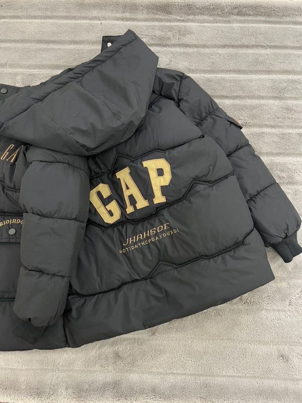 كاپشن پسرانه قواره بزرگ طرح GAP با رويه كاملا ضدآب و داخل خز كد ١٩٧