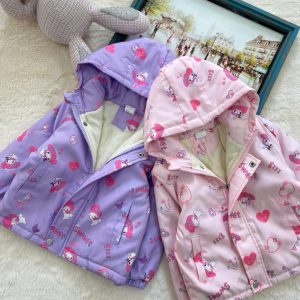 سويشرت نقلي دخترانه طرح كرومی با رویه ضدآب و داخل خز کد ۱۵۷