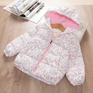 کاپشن دخترانه وارداتی طرح گل ریز میخک با رویه کاملا ضدآب و ‌داخل خز کد ۲۲۷