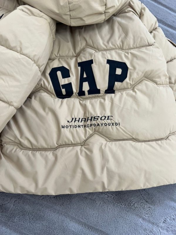 كاپشن پسرانه قواره بزرگ طرح GAP با رويه كاملا ضدآب و داخل خز كد ١٩٧